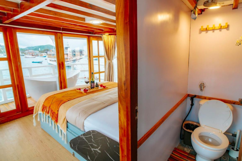 Akassa - VIP Cabin