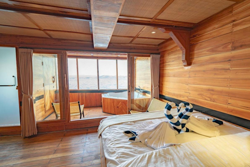 Lamborajo III - Master Ocean View Cabin