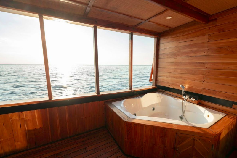 Lamborajo III - Master Ocean View Cabin